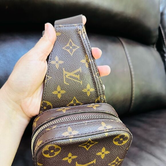 Louis Vuitton Geronimos Belt Bag Monogram - Picture 5 of 16